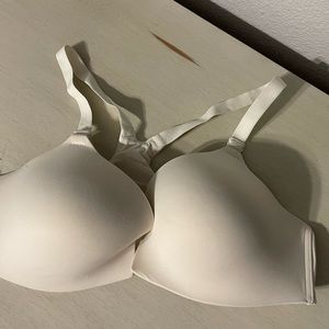Soma vanishing back bra 40b